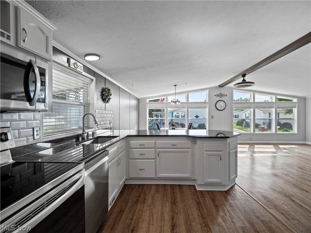 8 Emerald Lane Lane, Olmsted Twp, OH 44138