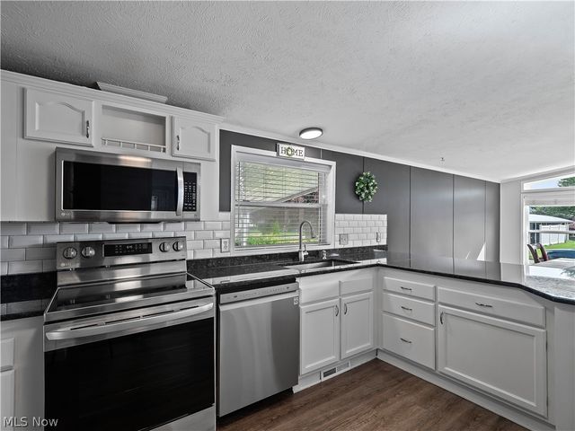 8 Emerald Lane Lane, Olmsted Twp, OH 44138