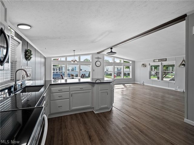 8 Emerald Lane Lane, Olmsted Twp, OH 44138