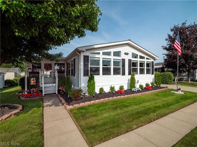 8 Emerald Lane Lane, Olmsted Twp, OH 44138