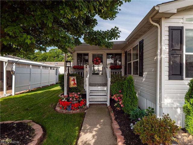 8 Emerald Lane Lane, Olmsted Twp, OH 44138