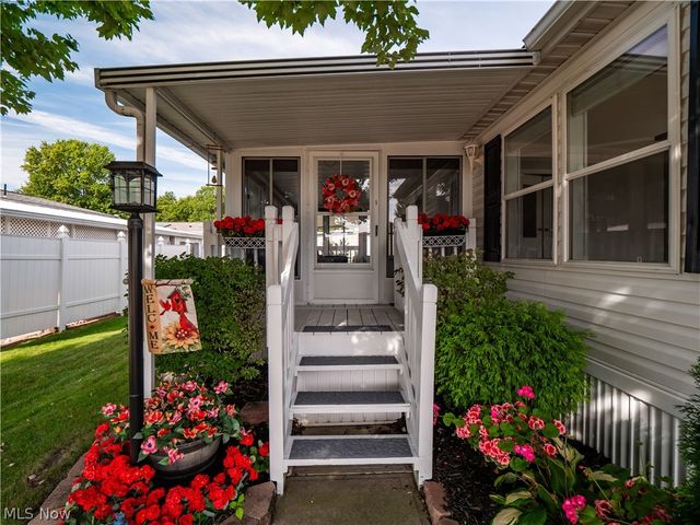 8 Emerald Lane Lane, Olmsted Twp, OH 44138