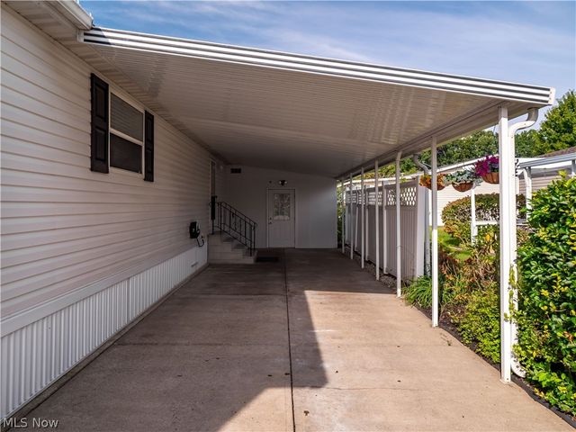 8 Emerald Lane Lane, Olmsted Twp, OH 44138