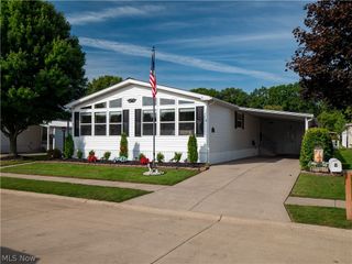 8 Emerald Lane Lane, Olmsted Twp, OH 44138