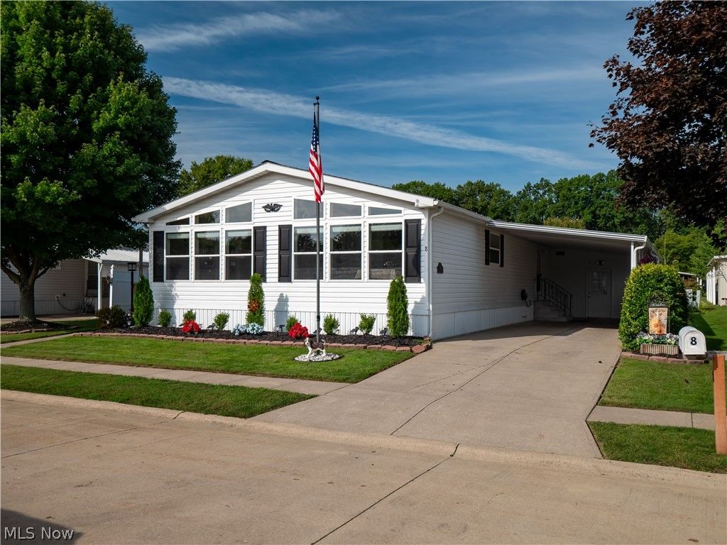 8 Emerald Lane Lane, Olmsted Twp, OH 44138