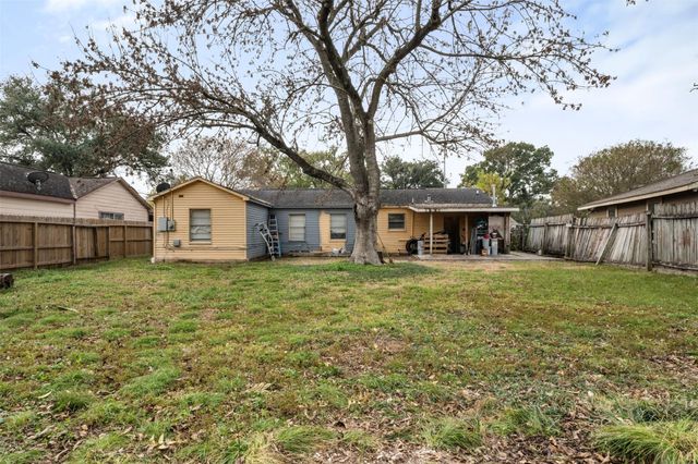 12022 Meadowpass Street, Houston, TX 77076