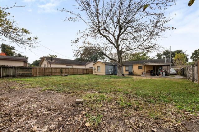 12022 Meadowpass Street, Houston, TX 77076