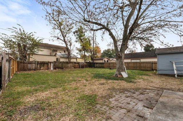 12022 Meadowpass Street, Houston, TX 77076