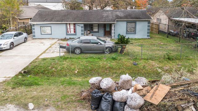 12022 Meadowpass Street, Houston, TX 77076