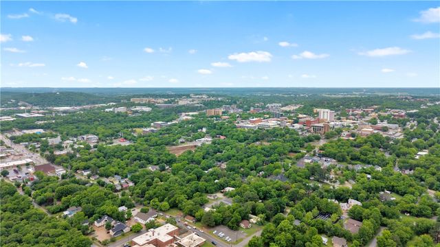 27 Martin Luther King Jr Boulevard, Fayetteville, AR 72701