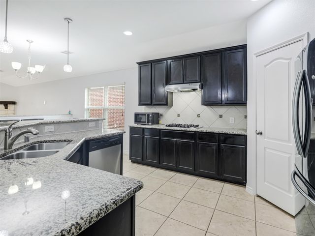 1916 Gayla Creek Drive, Little Elm, TX 75068