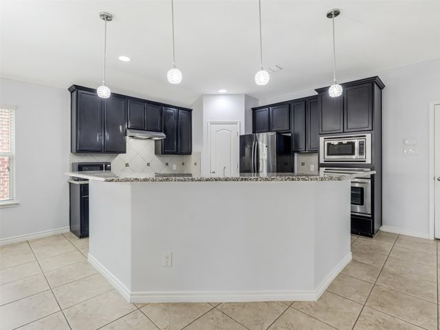 1916 Gayla Creek Drive, Little Elm, TX 75068
