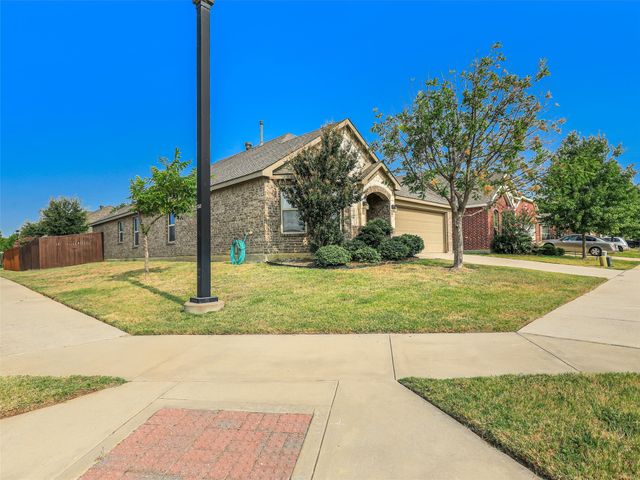 1916 Gayla Creek Drive, Little Elm, TX 75068
