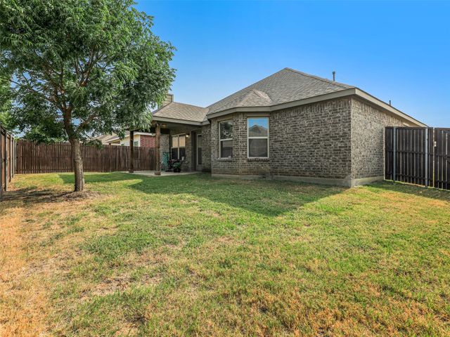 1916 Gayla Creek Drive, Little Elm, TX 75068