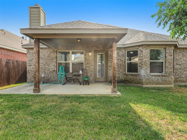 1916 Gayla Creek Drive, Little Elm, TX 75068