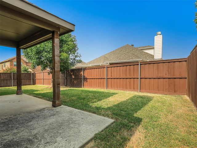 1916 Gayla Creek Drive, Little Elm, TX 75068