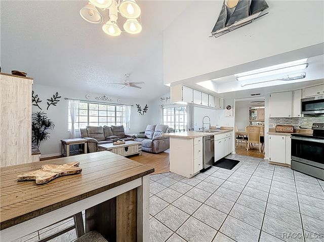 421 W Blueflax Court, Beverly Hills, FL 34465