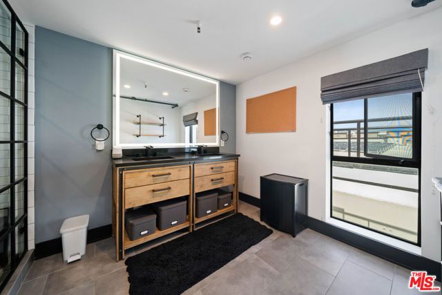 4115 Glencoe Avenue 302, Marina Del Rey, CA 90292