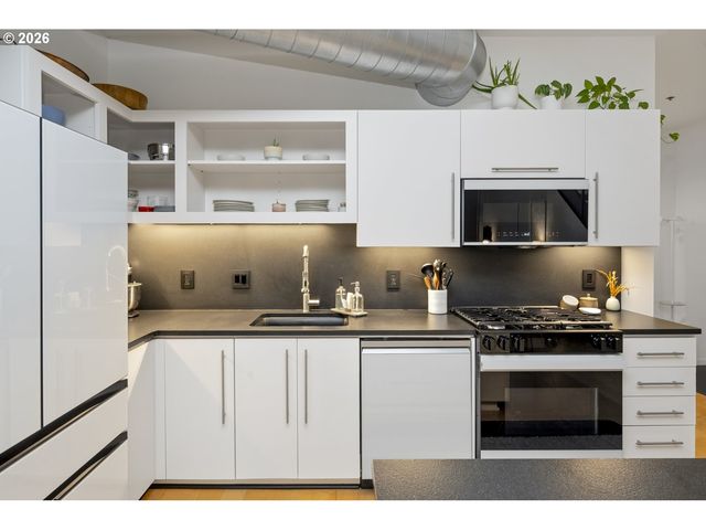 1400 Nw IRVING St 723, Portland, OR 97209