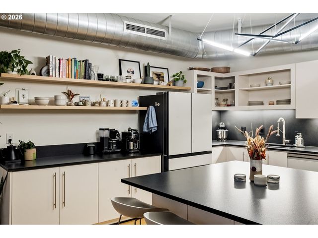 1400 Nw IRVING St 723, Portland, OR 97209