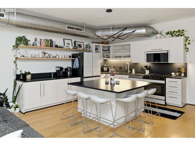 1400 Nw IRVING St 723, Portland, OR 97209