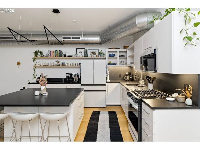 1400 Nw IRVING St 723, Portland, OR 97209