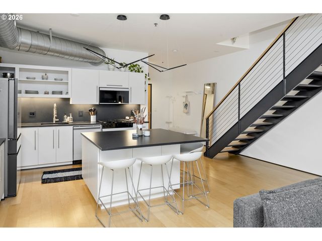 1400 Nw IRVING St 723, Portland, OR 97209
