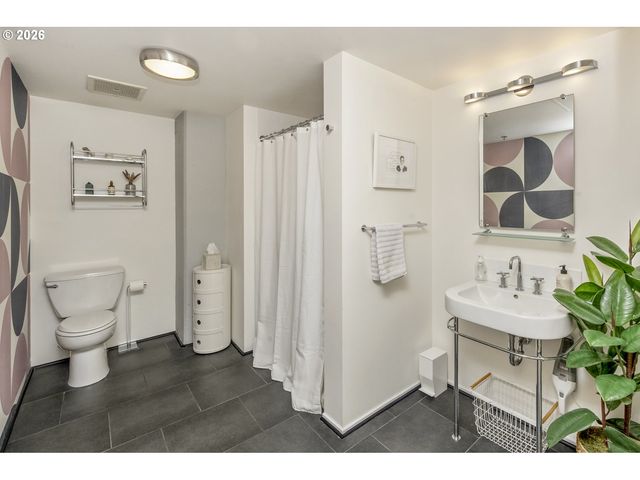 1400 Nw IRVING St 723, Portland, OR 97209
