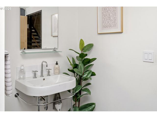 1400 Nw IRVING St 723, Portland, OR 97209