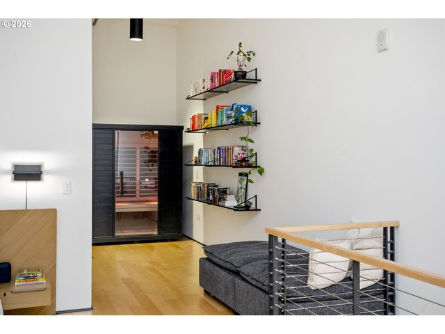 1400 Nw IRVING St 723, Portland, OR 97209