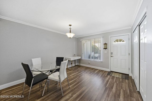 6 Woodmere Court, Freehold, NJ 07728