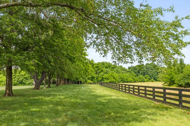 555 Avon River Rd, Franklin, TN 37064