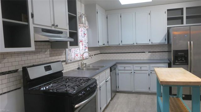 146 Ridgewood PW, Newport News, VA 23608