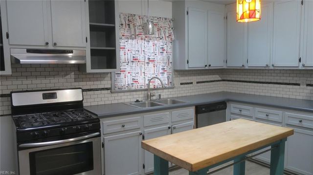 146 Ridgewood PW, Newport News, VA 23608