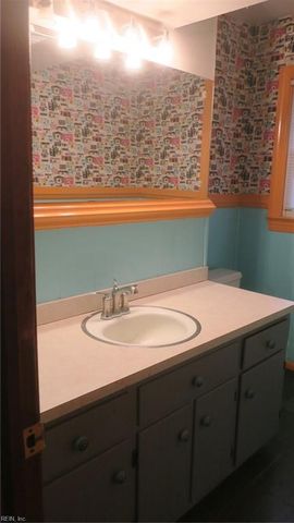 146 Ridgewood PW, Newport News, VA 23608