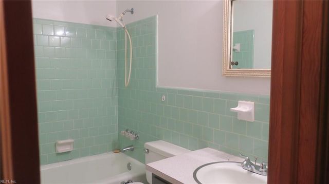 146 Ridgewood PW, Newport News, VA 23608