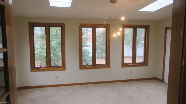 146 Ridgewood PW, Newport News, VA 23608