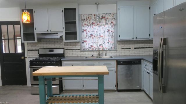 146 Ridgewood PW, Newport News, VA 23608