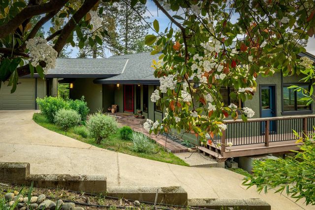 16105 John Way, Grass Valley, CA 95949