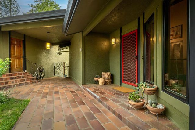 16105 John Way, Grass Valley, CA 95949