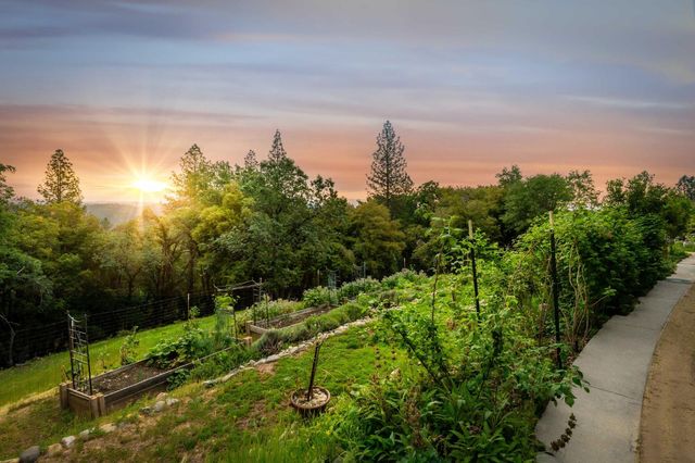 16105 John Way, Grass Valley, CA 95949