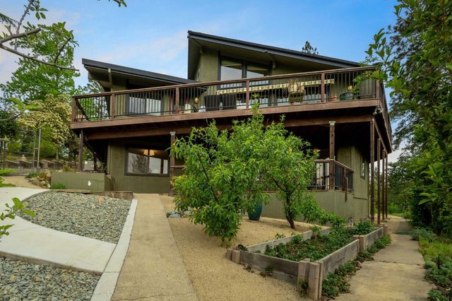 16105 John Way, Grass Valley, CA 95949