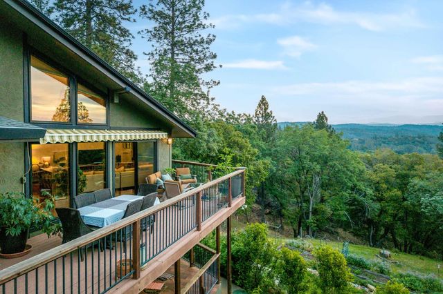 16105 John Way, Grass Valley, CA 95949