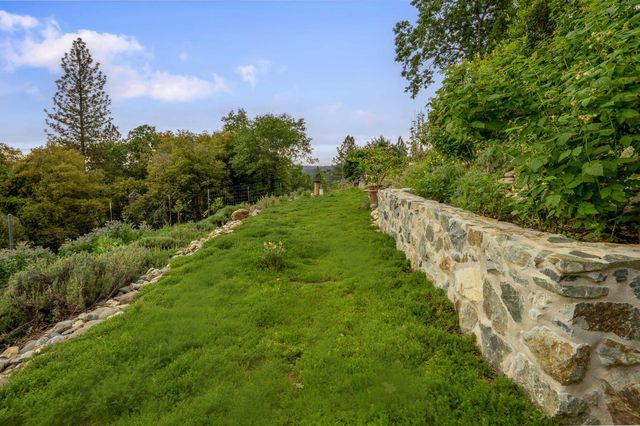 16105 John Way, Grass Valley, CA 95949