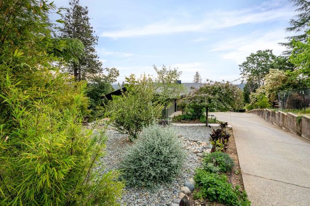 16105 John Way, Grass Valley, CA 95949