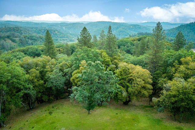 16105 John Way, Grass Valley, CA 95949