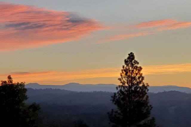 16105 John Way, Grass Valley, CA 95949