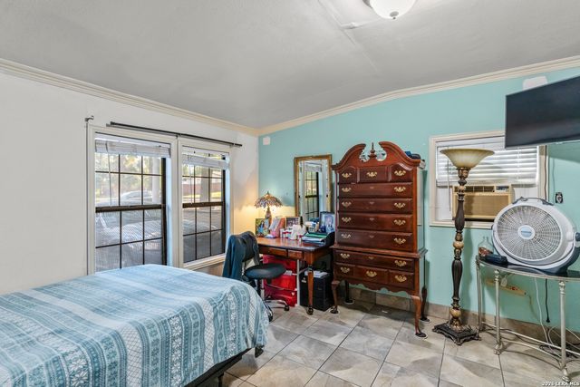 147 Gazel, San Antonio, TX 78213