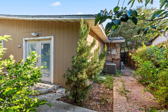 147 Gazel, San Antonio, TX 78213