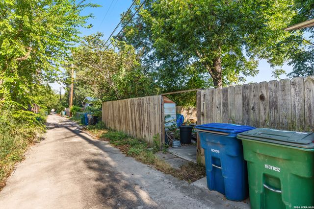 147 Gazel, San Antonio, TX 78213